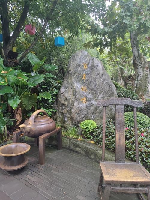 成都茶馆，一壶春色，抛却四般闲事尽逍遥。